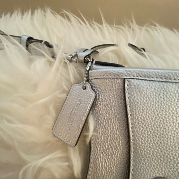Coach Chaise Silver Crossbody NWOT. - Picture 7 of 11